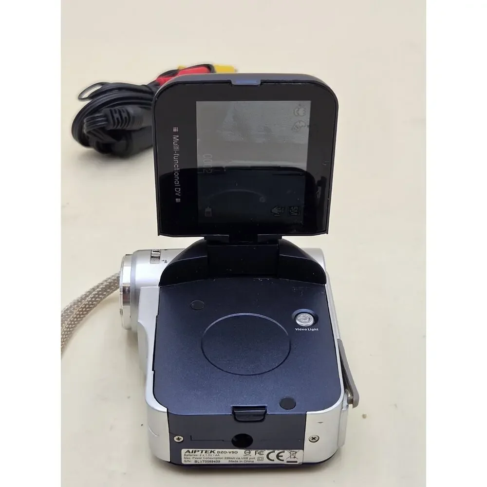Aiptek ISDV2.4 digital camcorder Blue Built-in Flash LCD Screen